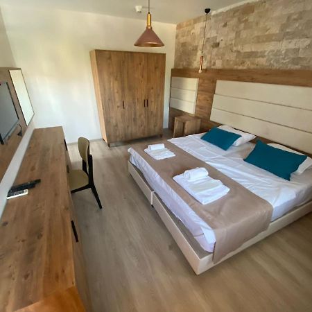 Cat Kapi Alacati Çeşme Luaran gambar