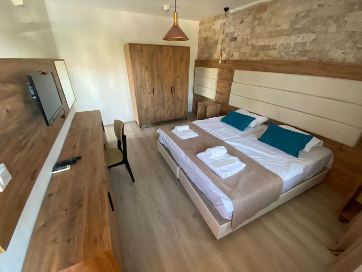 Cat Kapi Alacati Çeşme Luaran gambar